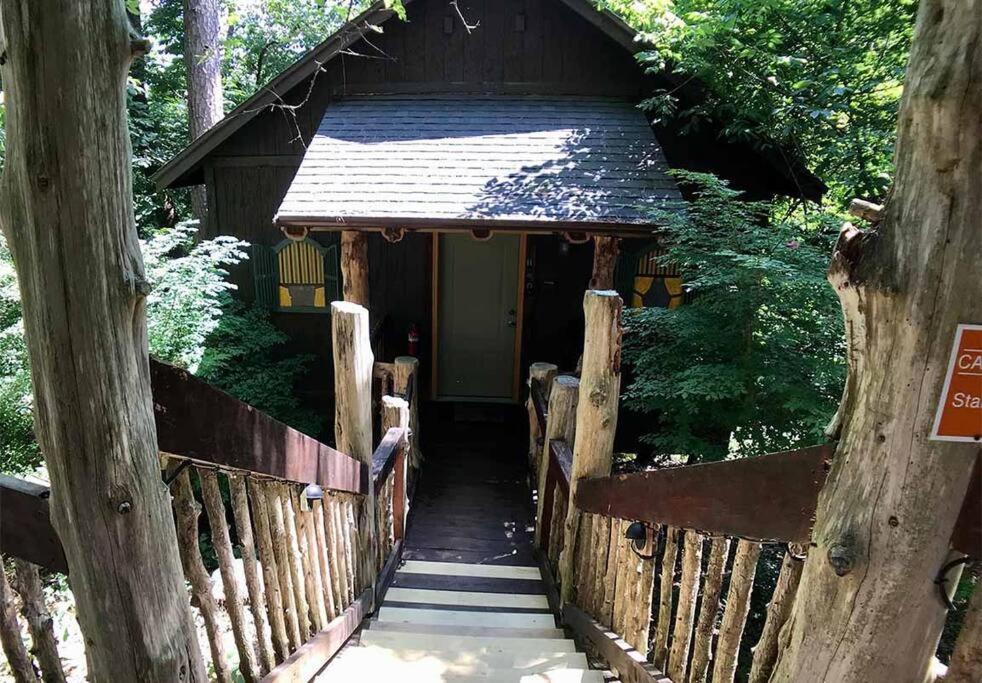 Chateau Treehouse #11 @ Oak Crest Cottages And Treehouses Eureka Springs Kültér fotó